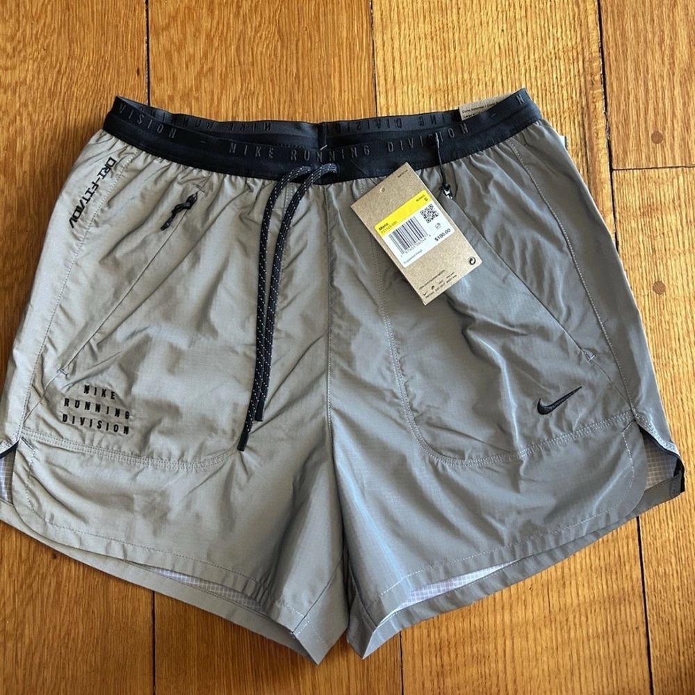 Nike Men S Dri-Fit ADV Run Division 4" Shorts Reflective Silver FZ1123-035